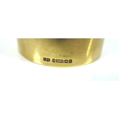 296 - A pair of George V 9ct gold napkin rings, one engraved 'J.H. 1873-1923' the other 'M.H. 1873-1923', ... 
