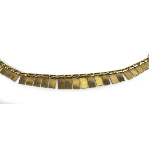 219 - A group of 9ct gold jewellery, comprising a flat weave necklace, 4.7g, 40.5cm long, three 9ct gold b... 