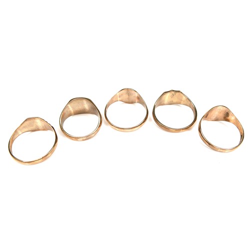 278 - A group of five 9ct yellow gold signet rings, with unengraved shields, 11.5 to 14.0mm wide, sizes Q ... 