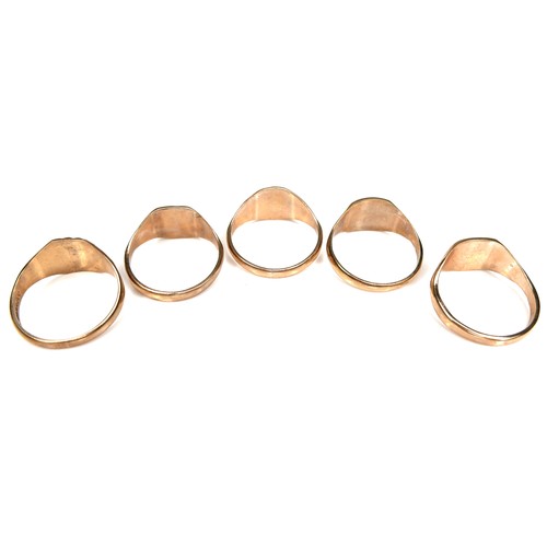 279 - A group of five 9ct yellow gold signet rings, with engraved decoration, 12.0 to 13.2mm wide, sizes o... 