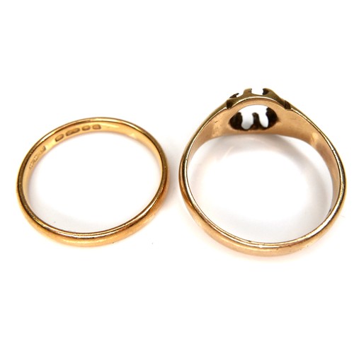 261 - Two gold rings, comprising a 22ct yellow gold wedding band ring, 2.7mm wide, size O, 3.2g, and an 18... 