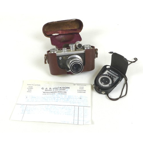 77 - A Corefield Periflex 35mm camera, Lumar-X lens, circa 1930s, in brown leather case, plus a Unattix f... 