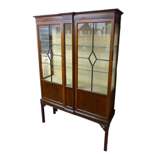 399 - An Edwardian mahogany display cabinet, twin doors enclosing two glass shelves, 116 by 31.5 by 181cm ... 