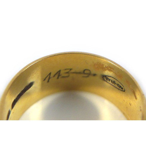 152 - An 18ct gold patterned band, with repeat wave, cross hatch design, size L, 6.28g