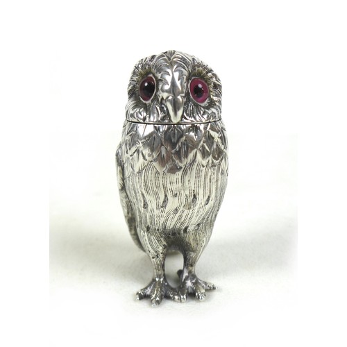 A Victorian silver novelty owl form pepper pot, George John Richards, London, 1854. 1.5toz, 7cm high.