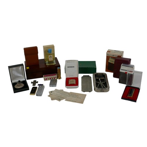 101 - A group of collectables, including a vintage Rolls razor, a Remington GT shaver, a Yardley lipstick ... 