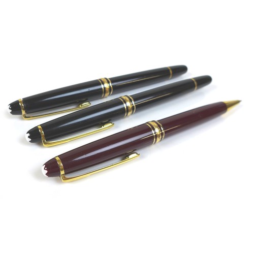 106 - A collection of pens, comprising a Montblanc Meisterstuck black fountain pen, 4810, with 14ct nib, a... 