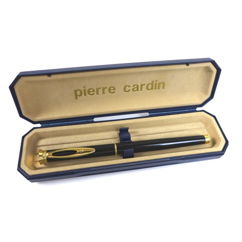 106 - A collection of pens, comprising a Montblanc Meisterstuck black fountain pen, 4810, with 14ct nib, a... 