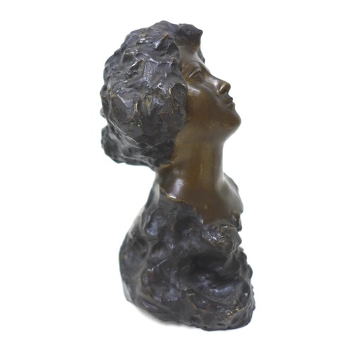 14 - Giuseppe Renda (Italian, 1859-1939): a bronze head and shoulder bust of a lady, signed 'Renda' in th... 