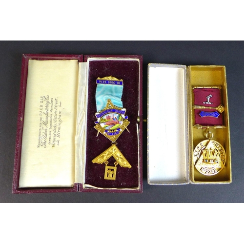 9 - A ERII silver Masonic medallion from the Eyre Chapter No. 2742 inscribed 'Presented to Ex. Comp. C.F... 