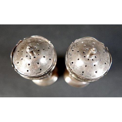 8 - A pair of silver peppers, of tapering form, 13.0g. (2)