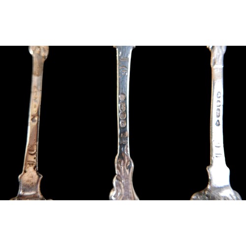 46 - A collection of William IV and later spoons, including Kings pattern condiment spoons, one London 18... 