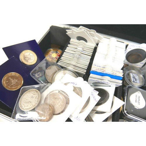 89 - A collection of Georgian and later coins, including crowns, various commemorative coins, and proof /... 