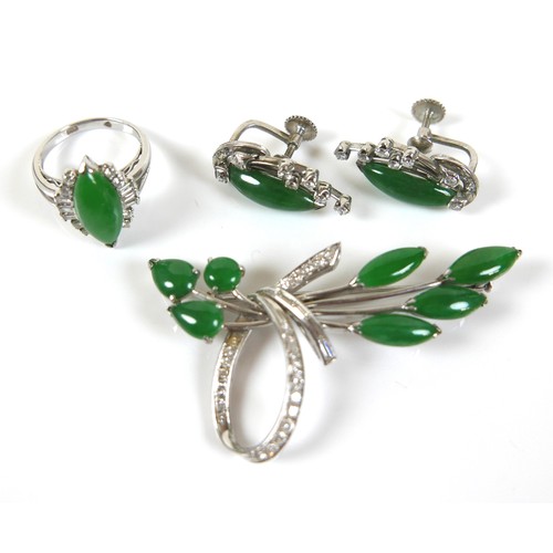 305 - A 14ct white gold diamond and jade set suite of jewellery, comprising a spray brooch, 60mm, a ring, ... 