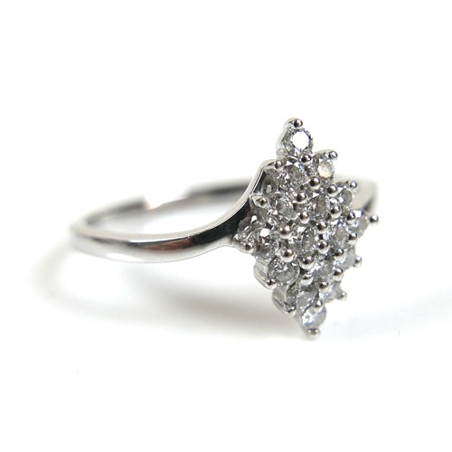 178 - A platinum and diamond cluster ring, round cut stones, each 1.5mm, size O, 3.2g.