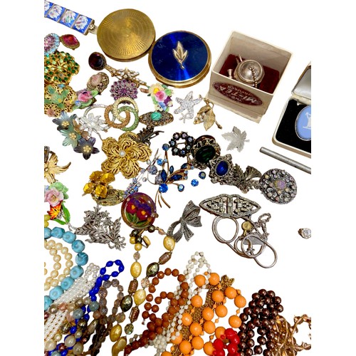 160 - A collection of costume jewellery, including several silver pieces, as well as necklaces, brooches, ... 