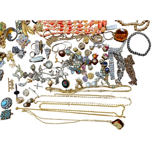 160 - A collection of costume jewellery, including several silver pieces, as well as necklaces, brooches, ... 