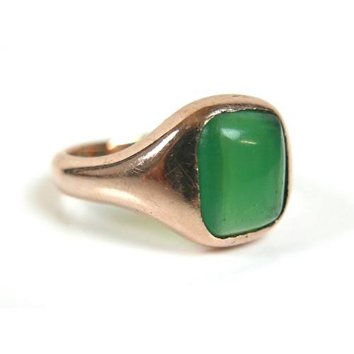 179 - An Edwardian 9ct yellow gold signet ring, set with a rectangular cabochon green stone, 11 by 10mm, 1... 