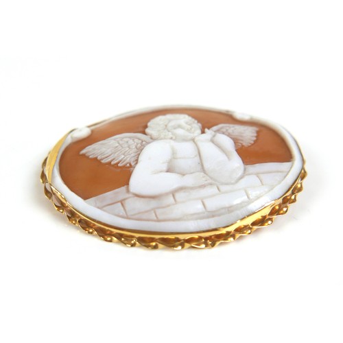 260 - A large 18ct yellow gold cameo brooch, carved with a winged cherub, 53 by 40mm, 8.7g.