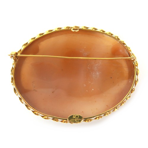 260 - A large 18ct yellow gold cameo brooch, carved with a winged cherub, 53 by 40mm, 8.7g.