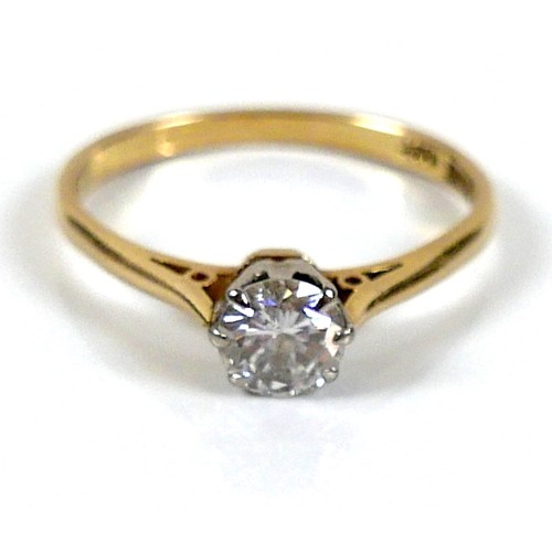 239 - An 18ct yellow gold and diamond solitaire ring, the round cut stone approximately 0.5ct, 5.0 by 3.5m... 