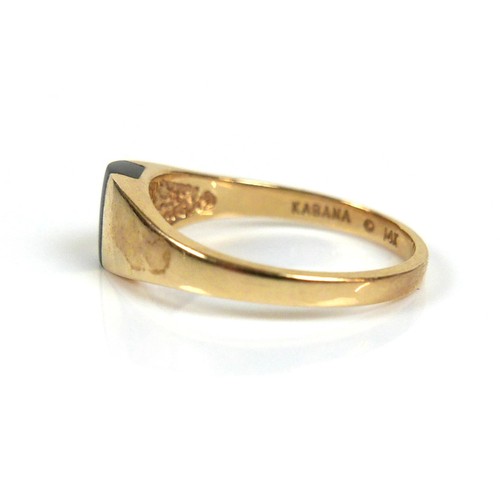 159 - A 14k yellow gold ring, by Kabana, with a single band of onyx, 6.2 by 3.0mm, on a tapering band, 2.0... 