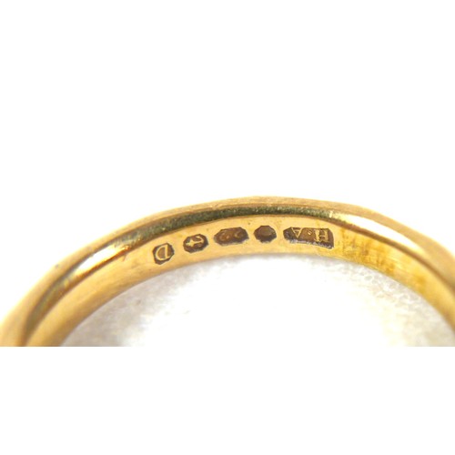 269 - A group of three 22ct yellow gold wedding band rings, each with decorated outer surface, comprising ... 