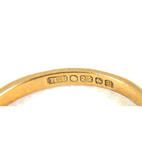 269 - A group of three 22ct yellow gold wedding band rings, each with decorated outer surface, comprising ... 