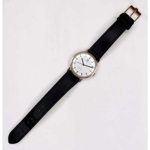 131 - A Omega Geneve 9ct gold cased gentleman's wristwatch, circa 1970s, circular silvered linen dial, gol... 