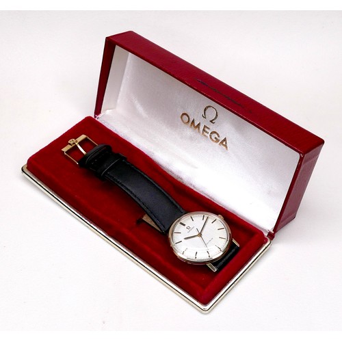 131 - A Omega Geneve 9ct gold cased gentleman's wristwatch, circa 1970s, circular silvered linen dial, gol... 