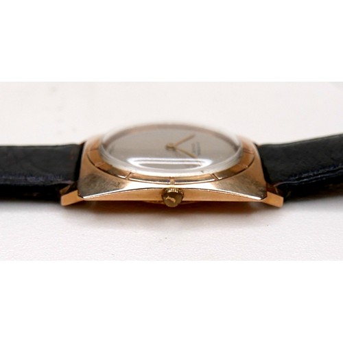 127 - A Universal Geneve 18ct yellow gold cased gentleman's wristwatch, circa 1950s, circular silvered min... 