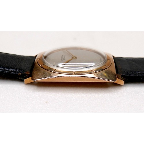 127 - A Universal Geneve 18ct yellow gold cased gentleman's wristwatch, circa 1950s, circular silvered min... 