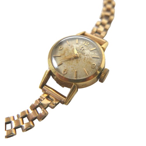 125 - An Omega 9ct gold lady's wristwatch, on a 9ct gold articulated bracelet strap with safety chain, 13.... 