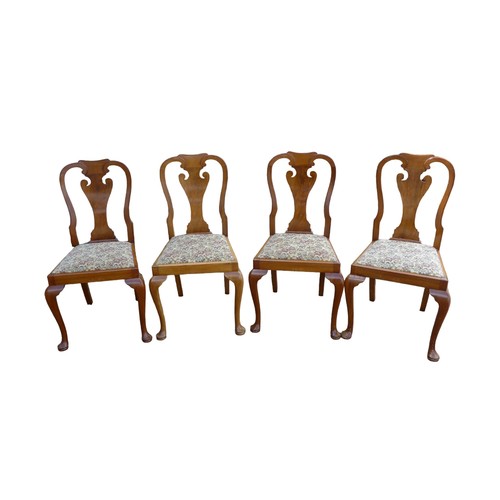 495 - A set of four mid 20th century walnut veneered dining chairs, in Queen Anne style, with drop in seat... 