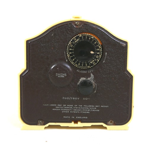 222 - Three vintage Bakelite mantel clocks, two electric and a working Metamec manual wind clock (3)