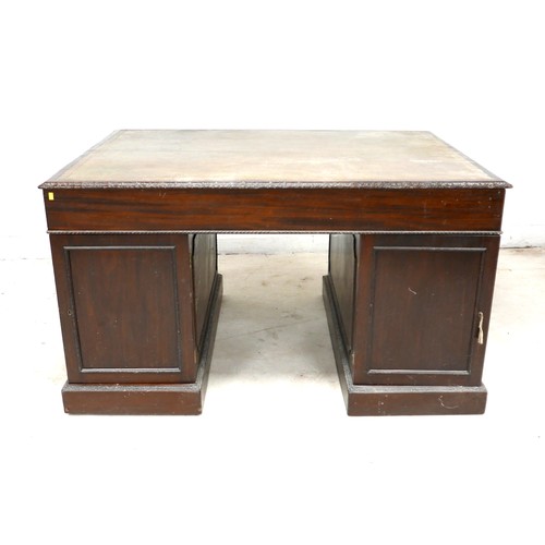 548 - An Edwardian mahogany twin pedestal partners desk, with a leather inset top above nine drawers, oppo... 