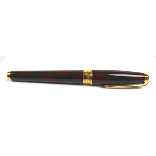 207 - A group of five vintage pens, comprising a Sheaffer silver vermeil encased black fountain pen, 14k g... 