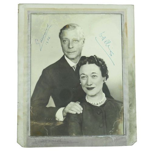 213 - Edward, Duke of Windsor (1894-1972) and Wallis, Duchess of Windsor (1895-1986) autographed photograp... 