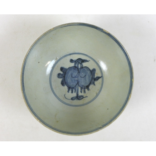 19 - A Chinese porcelain bowl, Ming period, decorated in underglaze blue internally with a bird in the ce... 