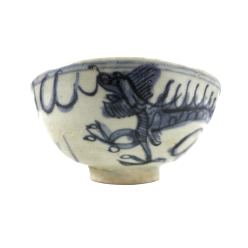 19 - A Chinese porcelain bowl, Ming period, decorated in underglaze blue internally with a bird in the ce... 