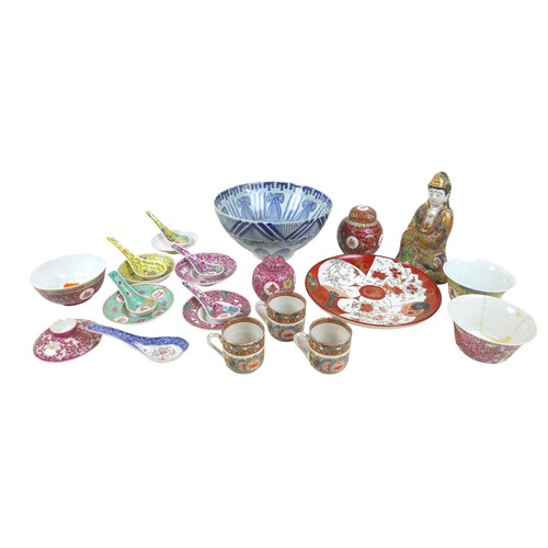27 - A group of Oriental porcelain items including a blue and white bowl, spoons and cups (19)