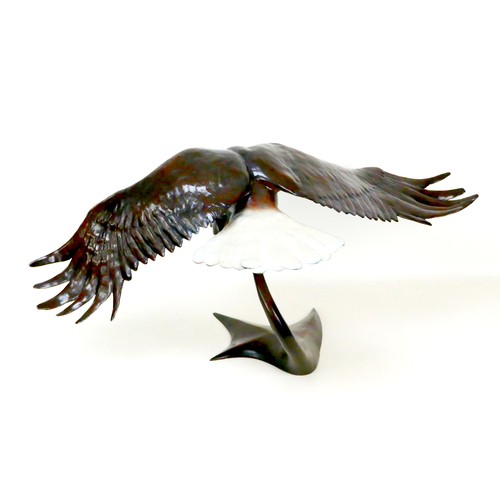 123 - Andrew Glasby (British, 20th/21st century): a bronze sculpture of a half-sized Bald Eagle in flight ... 