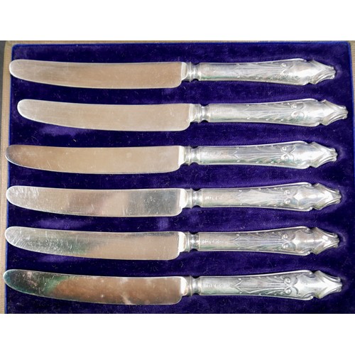 47 - Two boxed sets of six silver tea spoons, one with nips and a boxed set of six silver handled knives.... 