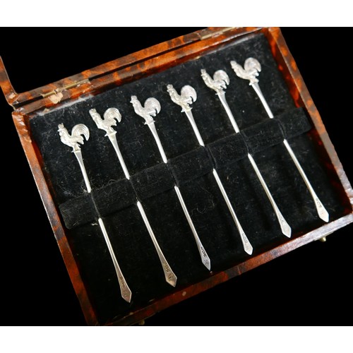 10 - A set of six George V silver cocktail sticks, the terminals in the form of cockerels, Barker Brother... 