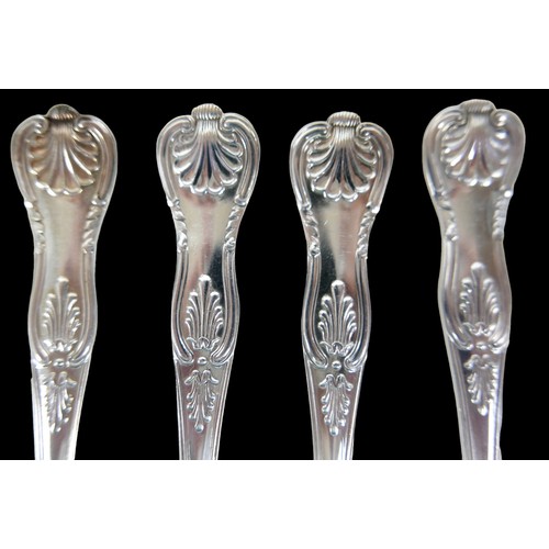4 - A suite of ancillary George V silver flatware, Queen’s pattern, comprising twelve marrow scoops, 18.... 