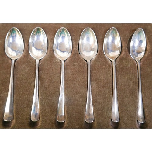 42 - A boxed set of silver 1935 jubilee British hallmarked rats tail tea spoon from London to Edinburgh, ... 