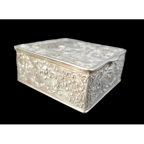 24 - A 925 embossed silver trinket box with Putti musicians, sponsor mark W.S.H. 221 grams, 7.1 troy oz, ... 