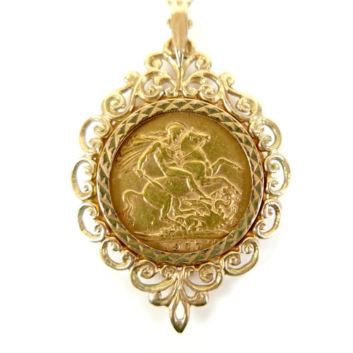 93 - An Edward VII gold sovereign, 1907, in 9ct gold pendant mount, 31 by 49mm, and on a yellow metal tra... 