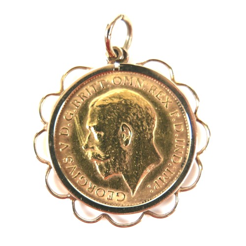 81 - A George V gold half sovereign, 1914, in a 9ct gold gold pendant mount, 5.2g total.