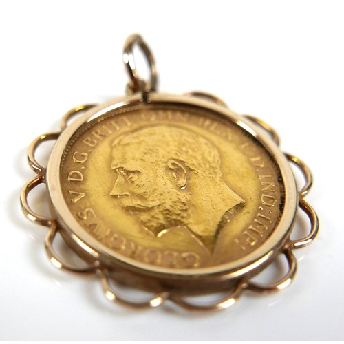 81 - A George V gold half sovereign, 1914, in a 9ct gold gold pendant mount, 5.2g total.